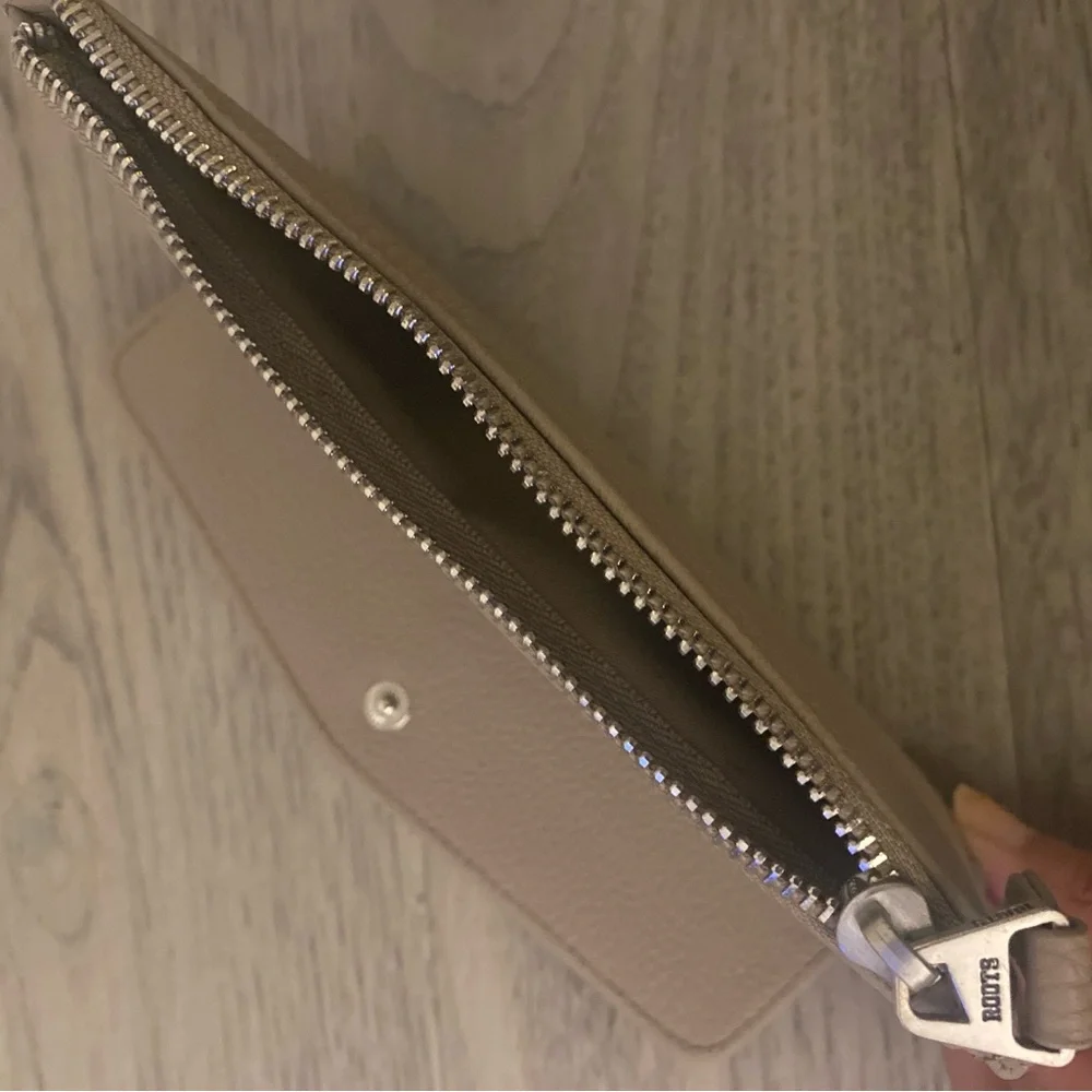 ROOTS | Wallet - Picture 3 of 3